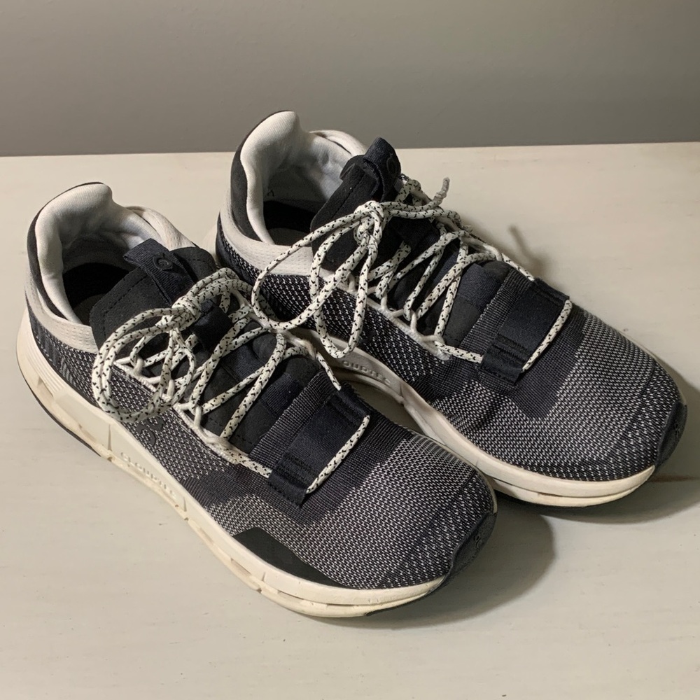 On Cloud Women's Black and White Athletic Shoes | Size 7 - Picture 2 of 11